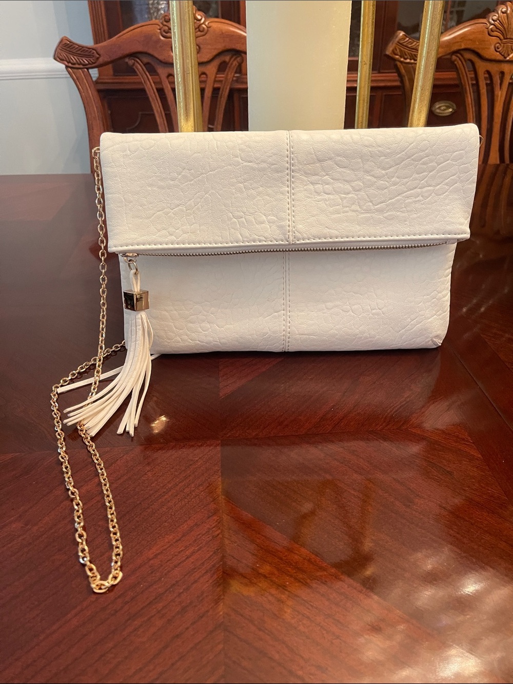 Moda Luxe White Fold-Over Tassel Chain Crossbody Clutch